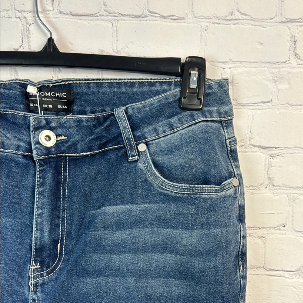 BloomChic Blue Skinny Jeans with Distressed Details - Picture 3 of 6